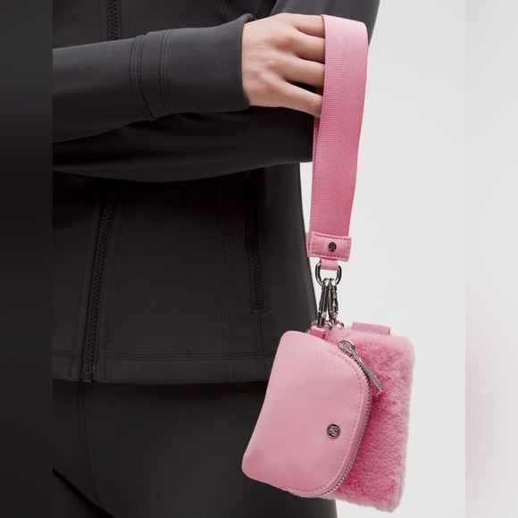 NWT Lululemon Dual Pouch Wristlet Plush Fleece Pink Tide